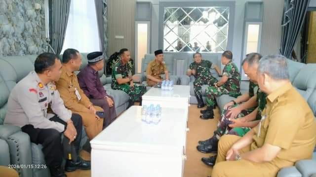 Bupati Rohil Terima Kunjungan Kasdam 1 Bukit Barisan Tinjau Lahan