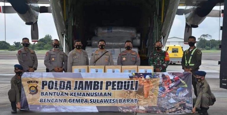 Wakapolda Jambi Lepas Bansos untuk Gempa Bumi dan Banjir ...