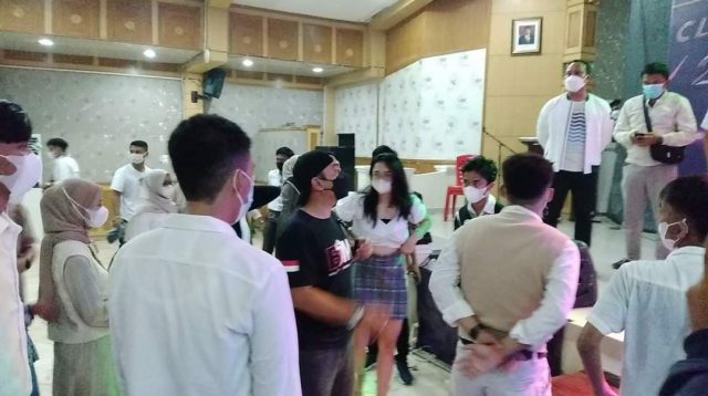 SMA Tanjung Jabung Barat melakukan party