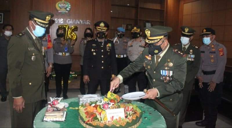 HUT TNI