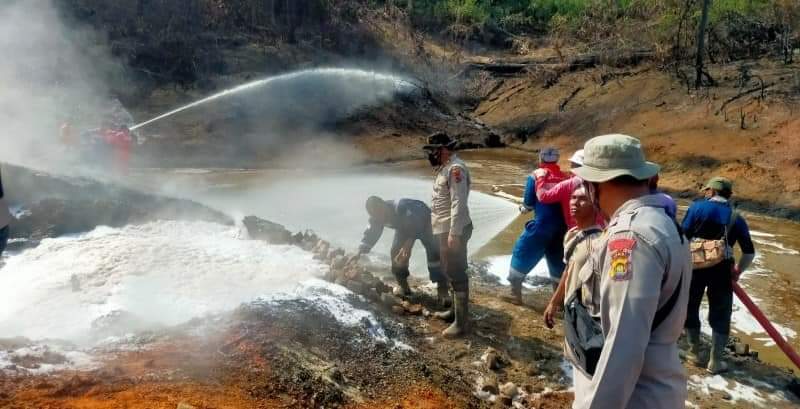 Sumur minyak ilegal terbakar di Batanghari