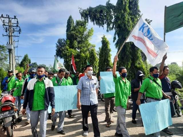 Buruh PT Djambi Waras mogok kerja