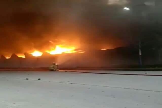 Pergudangan Laksana Bussines Terbakar