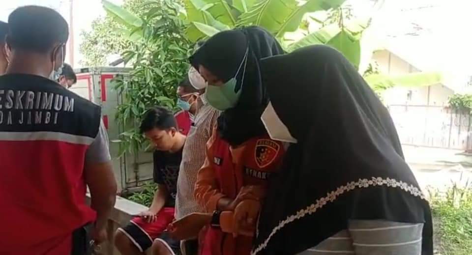 Bayi dibuang di Danau Sipin