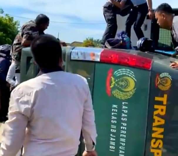 Mobil Lapas Kelas IIB Muaro Jambi kecelakaan