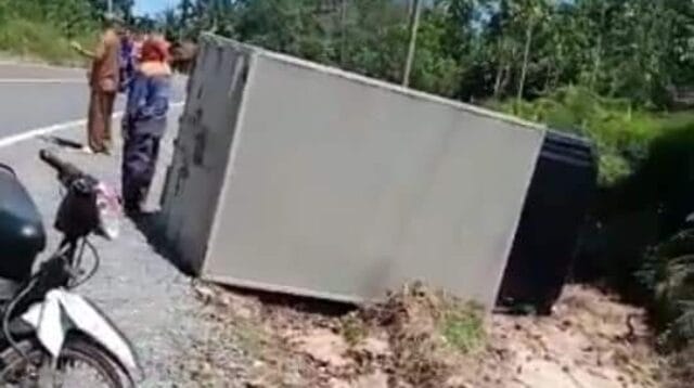 Mobil Vaksinasi kecelakaan