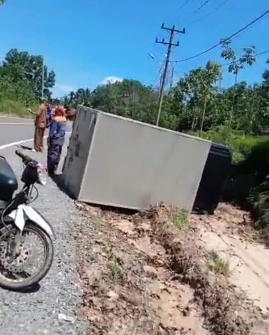 Mobil Vaksinasi kecelakaan