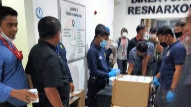 Tes urine personel Polda Jambi