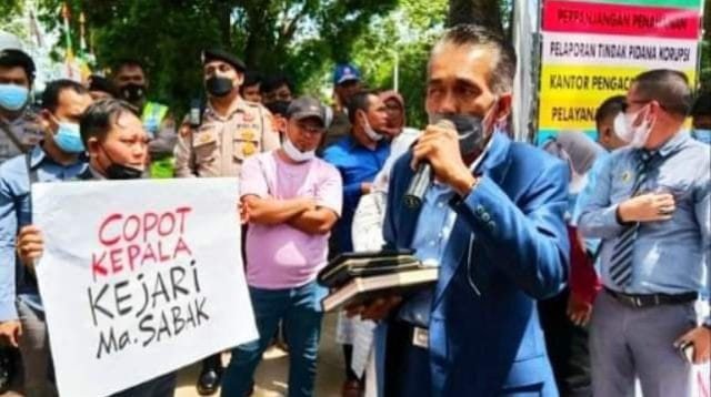 Advokat demo Kejati Jambi