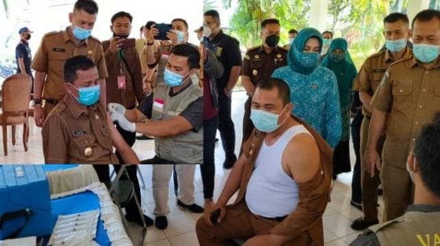 Bupati Bungo disuntik vaksin booster