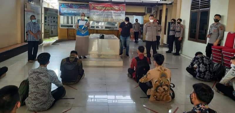 Sekolah inspektur polisi sumber sarjana