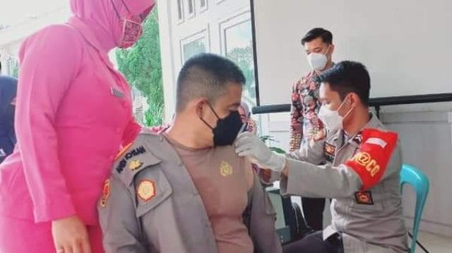 Vaksin boster di Tanjab Timur
