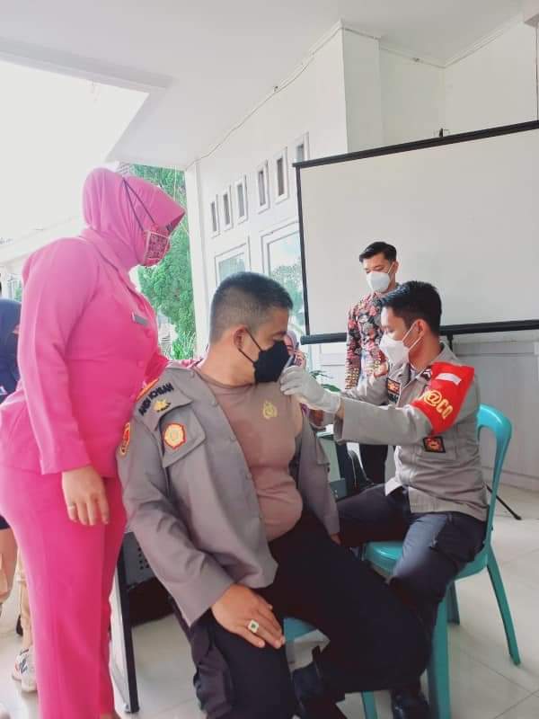 Vaksin boster di Tanjab Timur