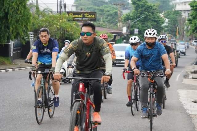 Gowes