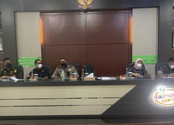 Truk batu bara di Kota Jambi