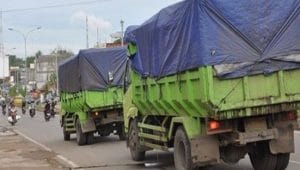 Truk batu bara di Kota Jambi
