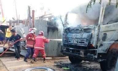 Kebakaran mobil dan motor di Kota Jambi