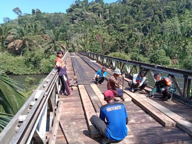 Jembatan rusak di Bungo