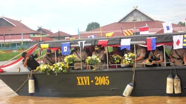 Wakapolda Jambi tabur bunga di Sungai Batanghari