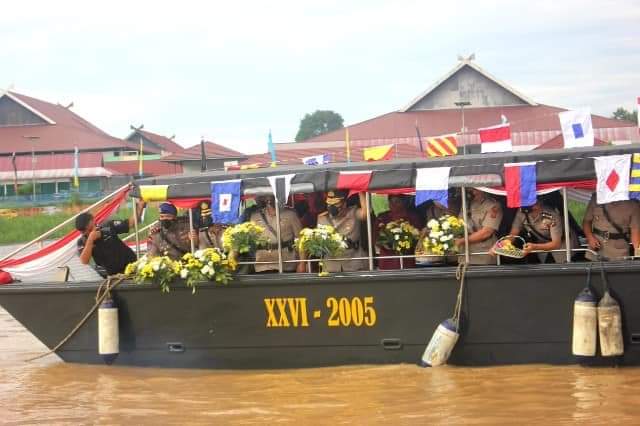 Wakapolda Jambi tabur bunga di Sungai Batanghari
