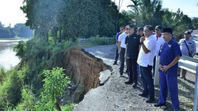 Jalan rusak di Tebo