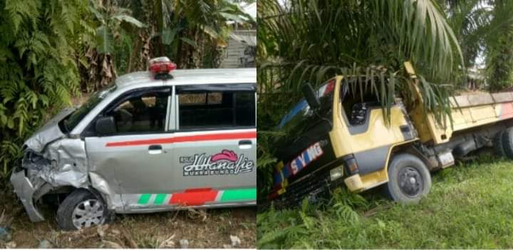 Mobil ambulance di Bungo kecelakaan