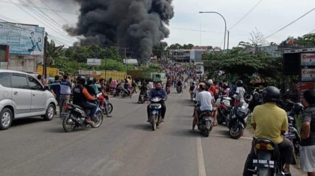 Gudang minyak di Kota Jambi terbakar