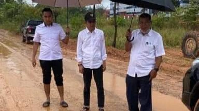 Jalan rusak di Batam