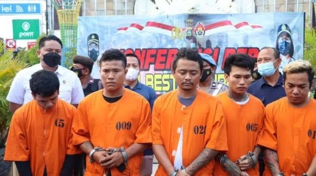 Pencurian HP wisatawan asing