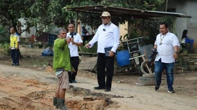 Jalan Kumpeh rusak parah
