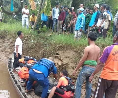 Kapal tenggelam di Sungai Batanghari