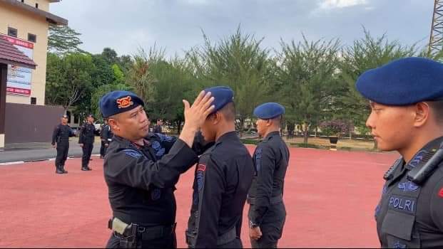 Tradisi pembaretan Bintara Remaja Brimob