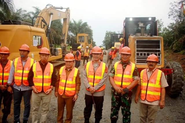 Jalan simpang karmeo