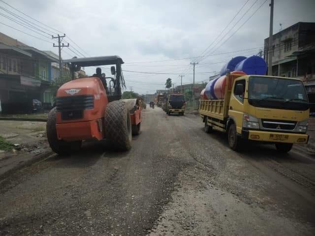 Jalan rusak di Kota Jambi