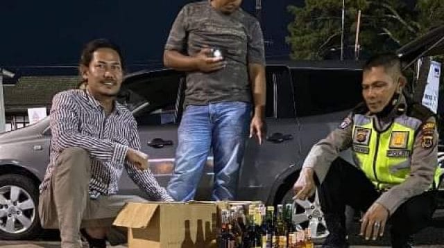 Polresta Jambi dan jajaran melakukan razia Miras