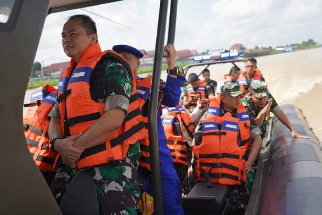 Kapal RIB di Sungai Batanghari