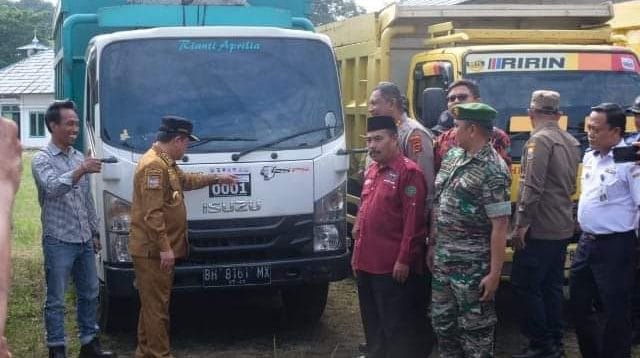 Stiker nomor lambung truk batu bara