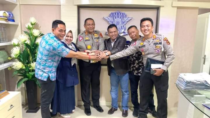 Macet akibat truk batu bara