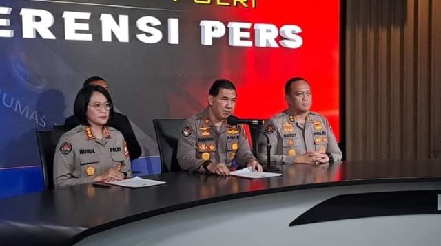Kepala Biro Penerangan Masyarakat Divisi Humas Polri Brigjen Ahmad Ramadhan (tengah). Foto : Jumilan