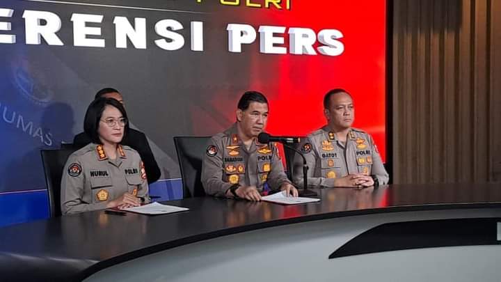 Kepala Biro Penerangan Masyarakat Divisi Humas Polri Brigjen Ahmad Ramadhan (tengah). Foto : Jumilan