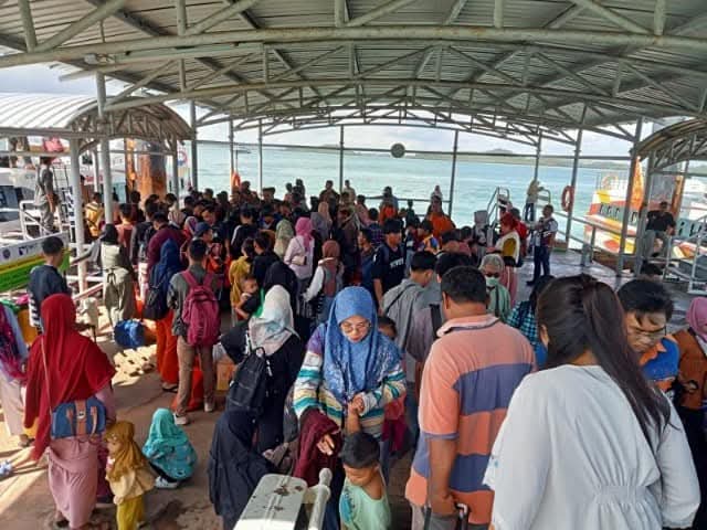 arus-penumpang-di-pelabuhan-batam