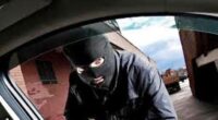 ilustrasi-perampokan-di-dalam-mobil